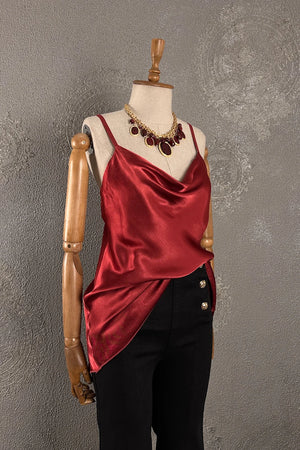 Bordo saten degaje yakalı bluz, kadın, asimetrik kesim, siyah pantolon kombinli, şık görünüm