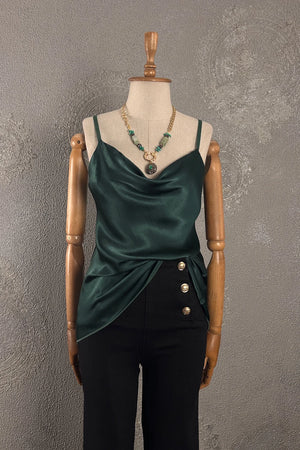 Degaje yakalı saten bluz, koyu yeşil renk, kadın giyim, şık kesim, önden görünüm, butik koleksiyonu