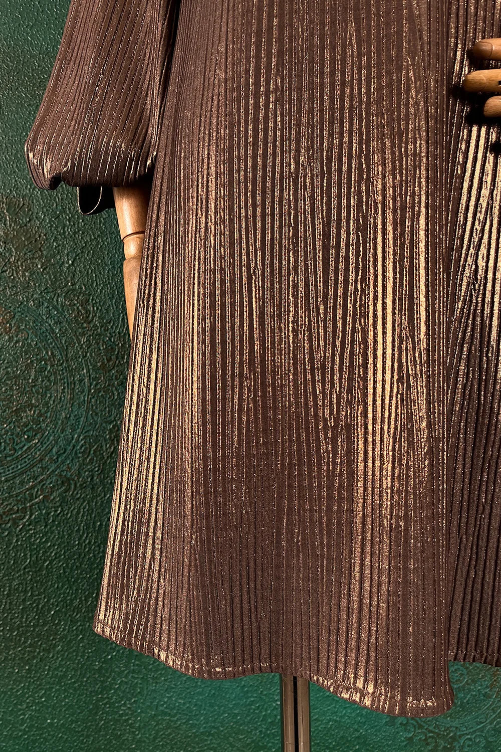 Kol Dekolteli Kısa Parlak Elbise