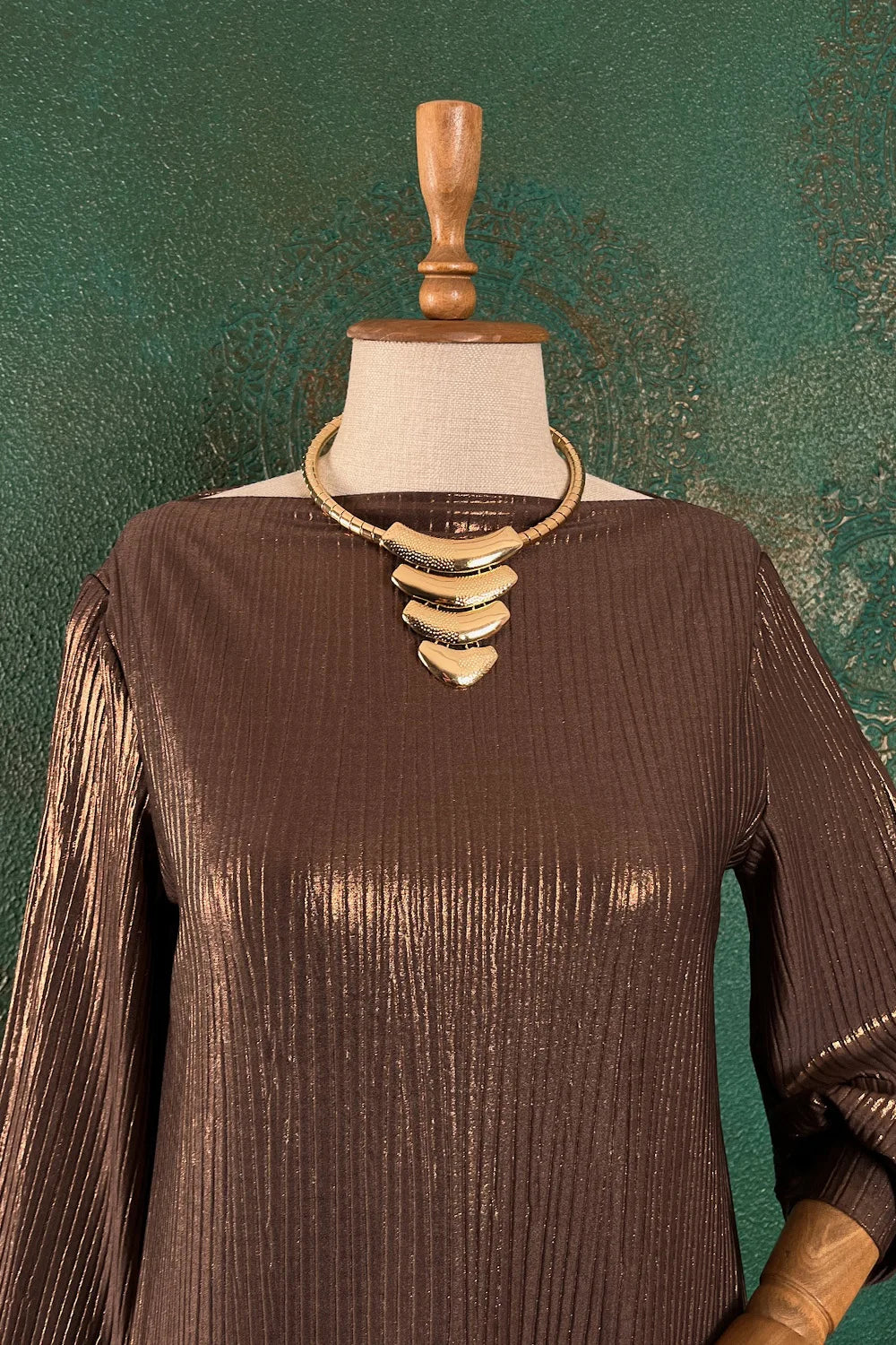 Kol Dekolteli Kısa Parlak Elbise