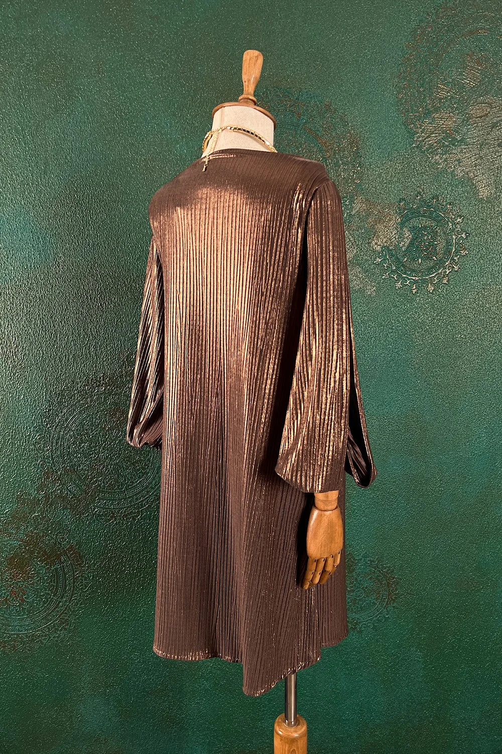 Kol Dekolteli Kısa Parlak Elbise