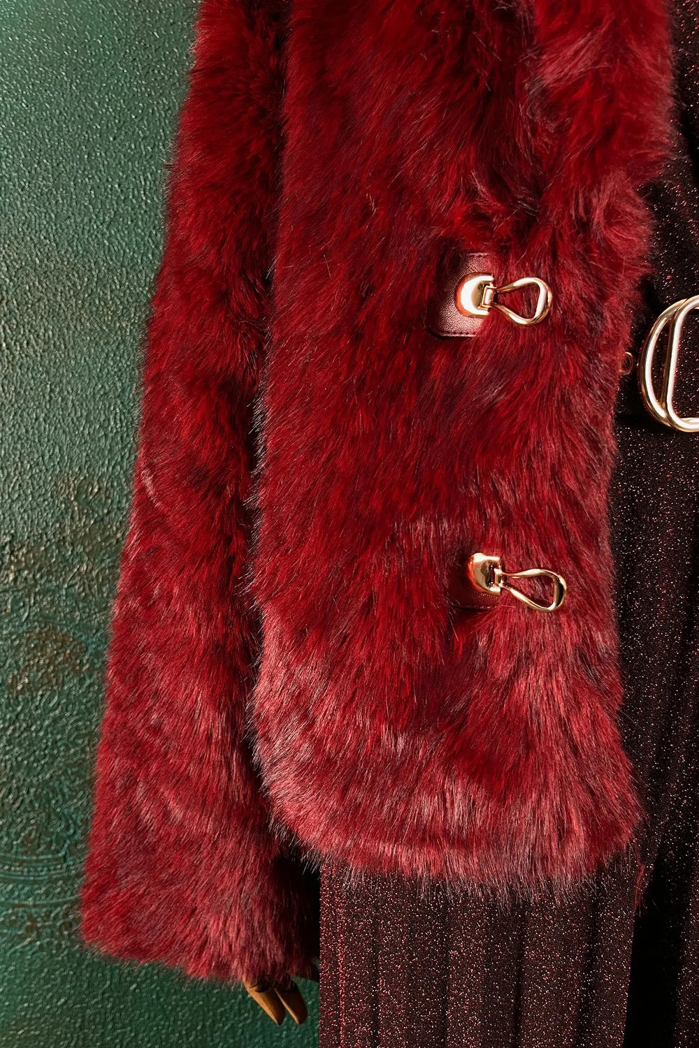 Geniş Yakalı Kısa Kürk Kaban