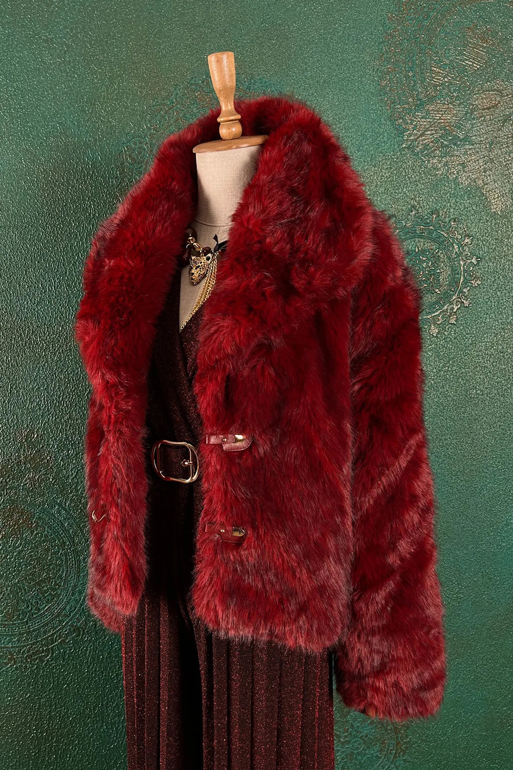 Geniş Yakalı Kısa Kürk Kaban