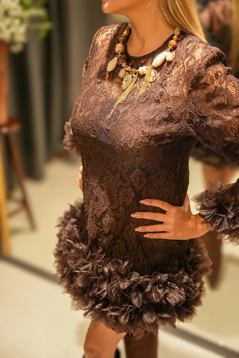 Çiçek Detaylı Mini Dantel Elbise