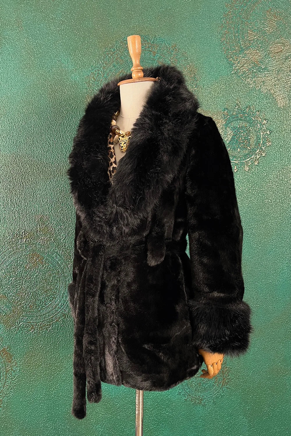 Kemer Detaylı Kürk Kaban