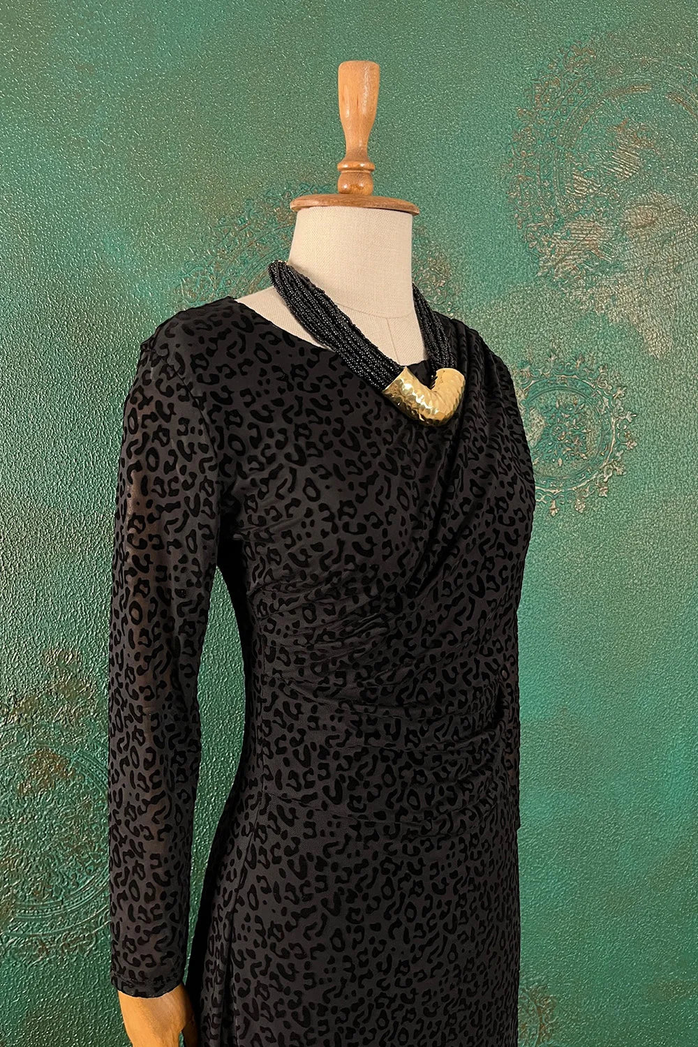 Kadife Leopar Desenli Midi Elbise