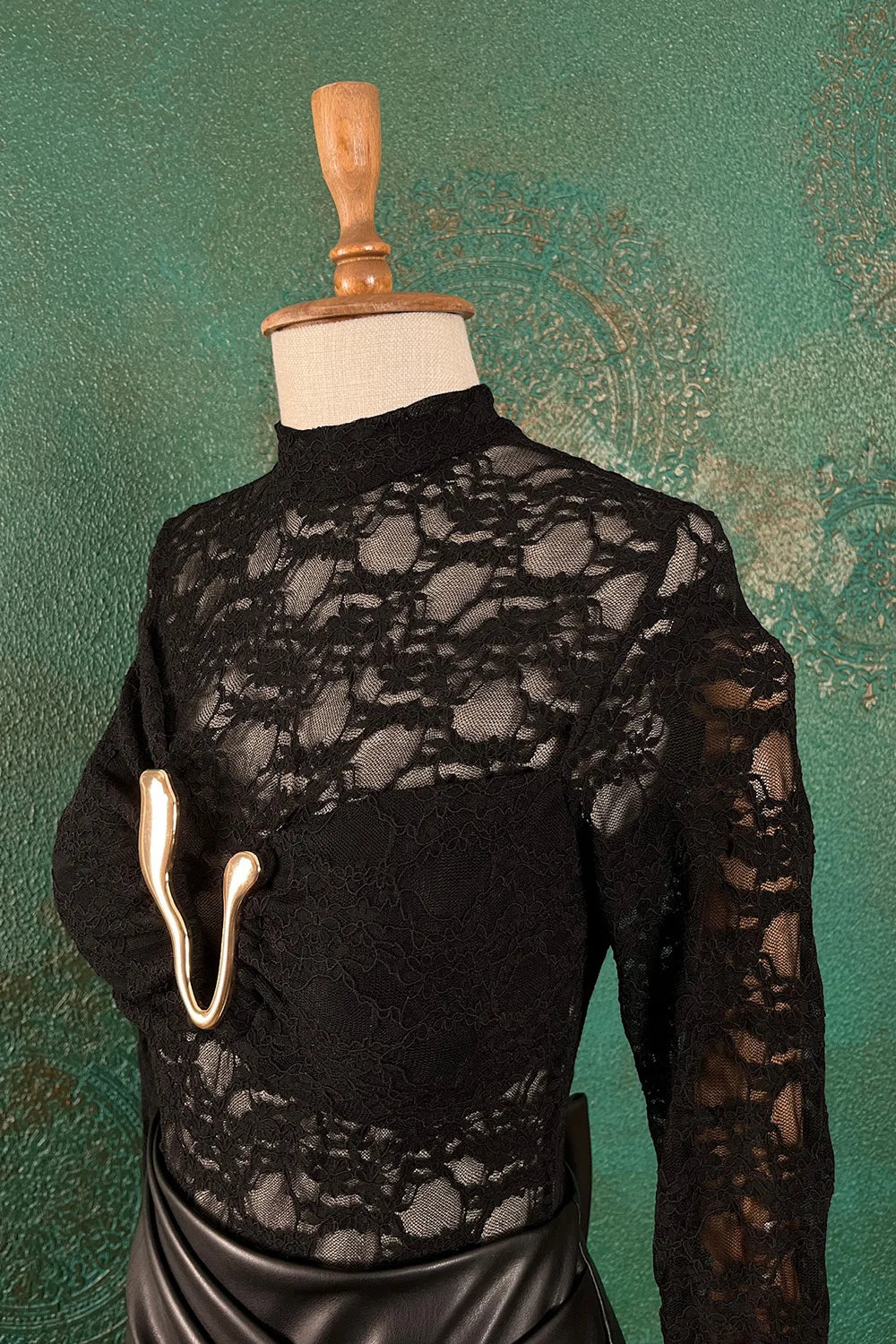 Aksesuar Detaylı Dantel Body