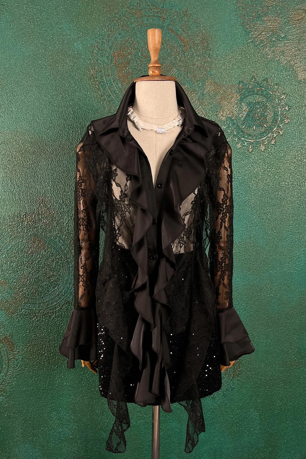 Saten Detaylı Dantel Gömlek