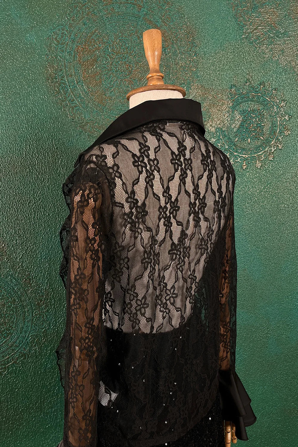 Saten Detaylı Dantel Gömlek