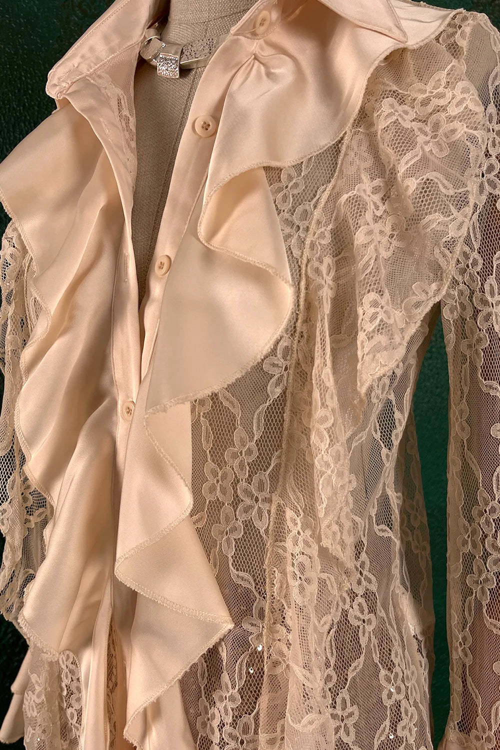 Saten Detaylı Dantel Gömlek