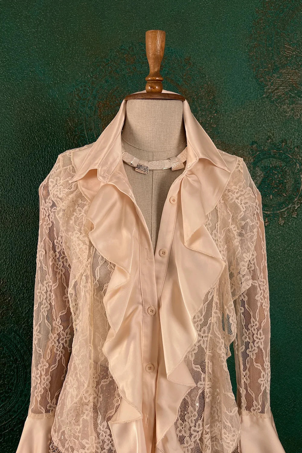 Saten Detaylı Dantel Gömlek