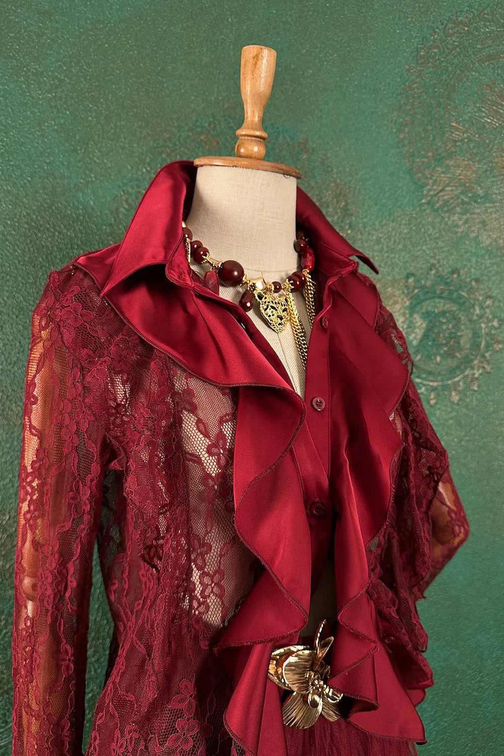 Saten Detaylı Dantel Gömlek