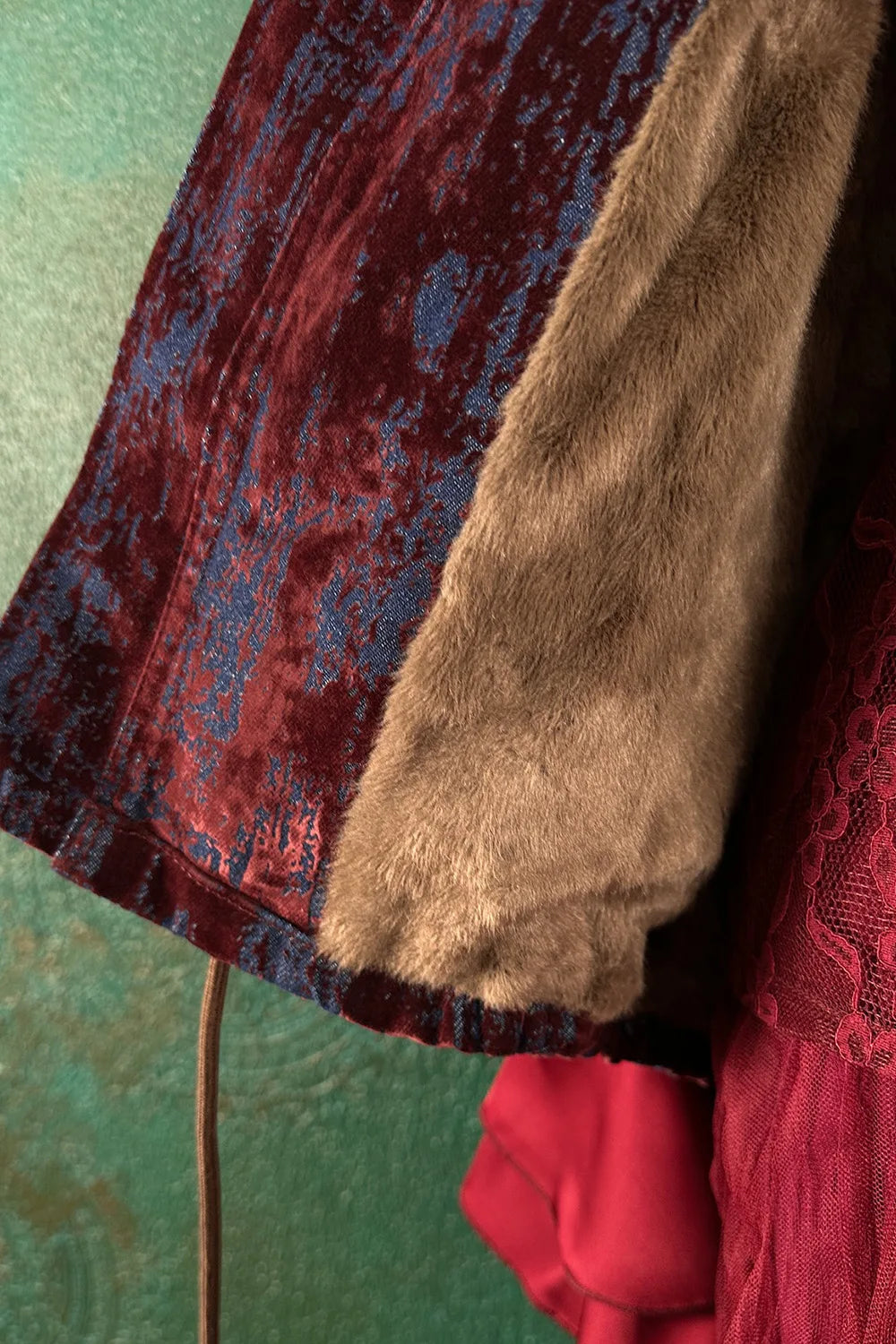 Kadife Gölgeli Mont