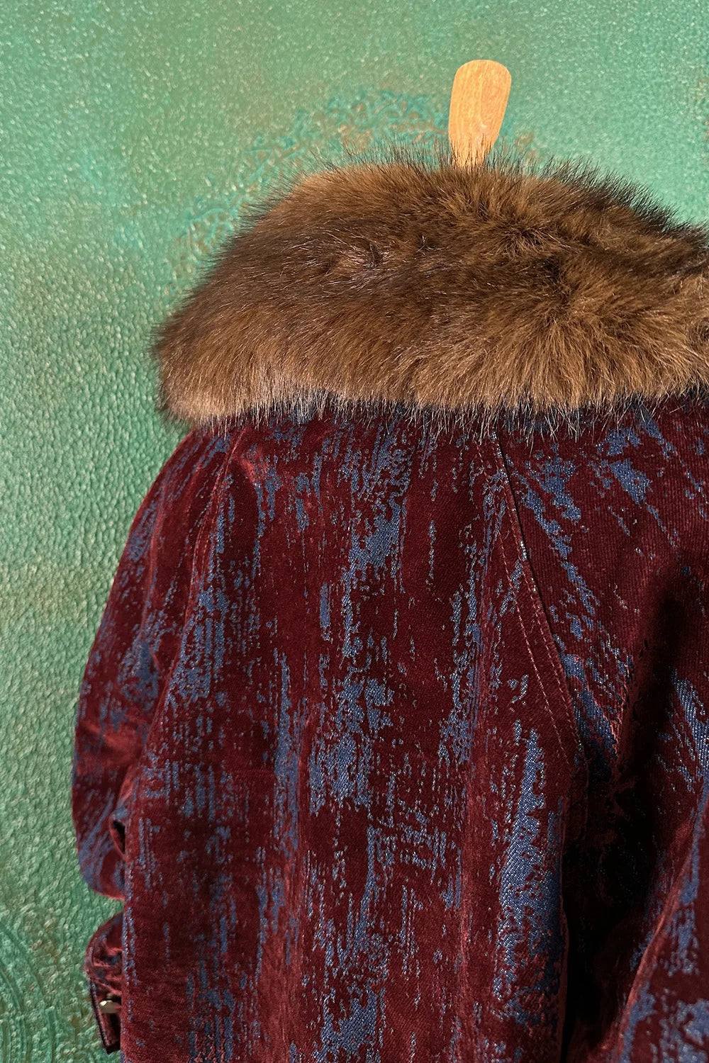 Kadife Gölgeli Mont