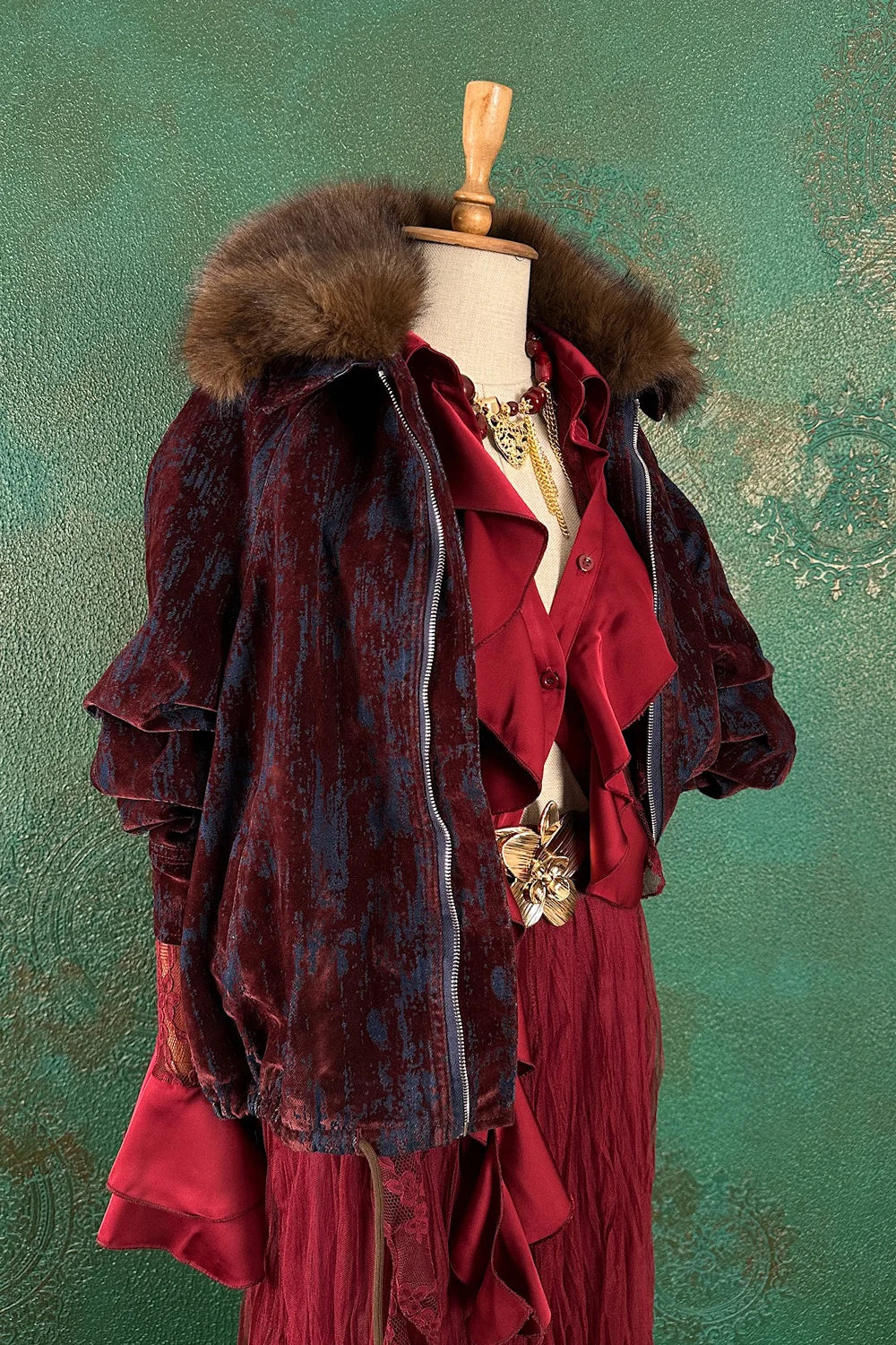 Kadife Gölgeli Mont