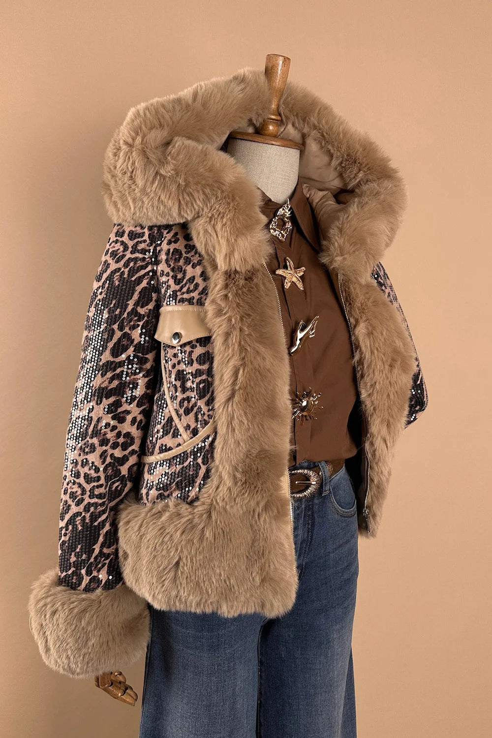 Payet İşlemeli Kürklü Mont