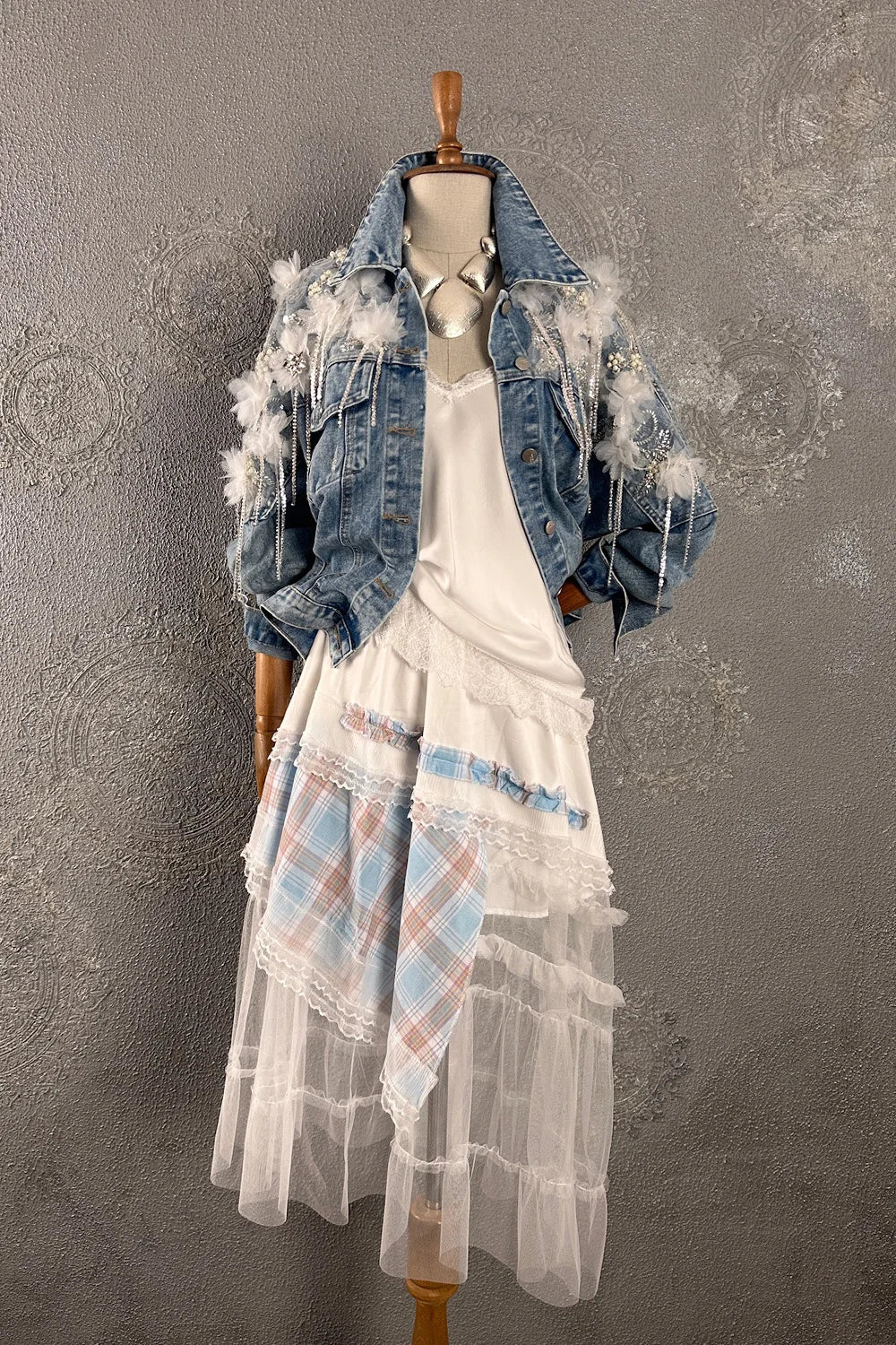 Çiçek İşlemeli Denim Ceket