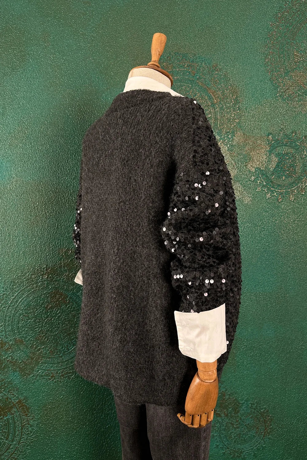 Pul İşlemeli Yün Hırka