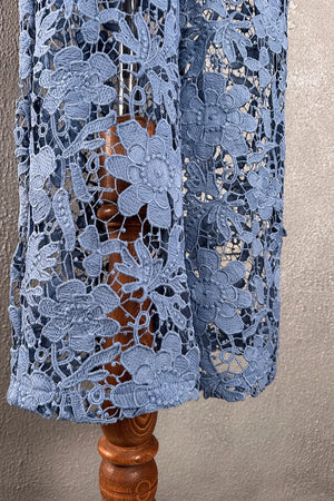Açık mavi dantel takım, denim detaylı, çiçek motifli, A-line kesim, detay görünüm